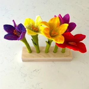 Lovevery Felt Flowers in a Row from The Helper Play Kit Age 2 New Montessori Toy